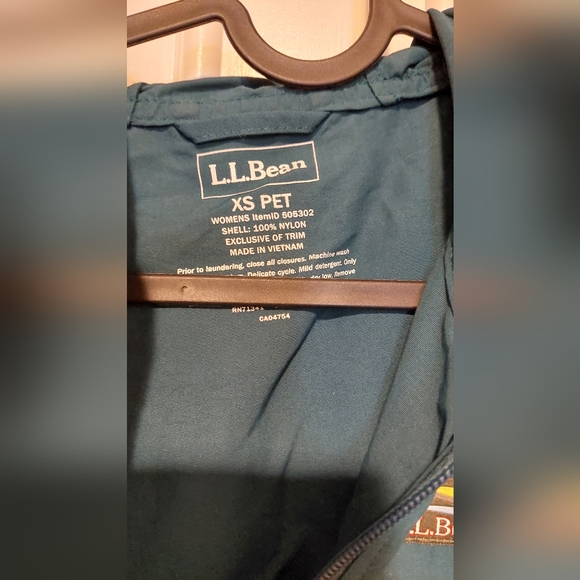 XS Petite L.LBean Women's Mountain Classic Anorak, Multi-Color - Picture 6 of 6